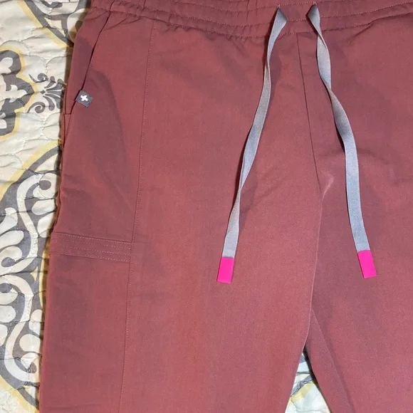 FIGS Zamora Jogger Scrub Pants Womens Size S Pink Nurse Slim Fit Pockets Cargo - Picture 5 of 15
